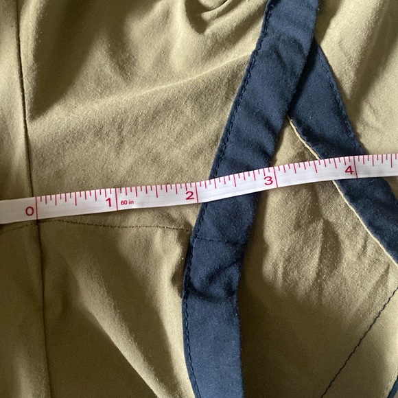 GAP Fit Running Shorts - Picture 7 of 8